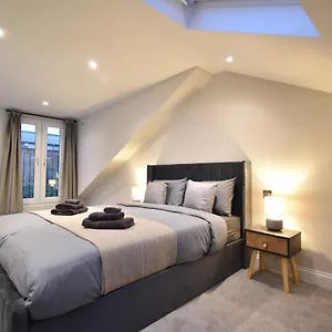 https://apt-stunning-3-bed.cambridgehotelsuk.com